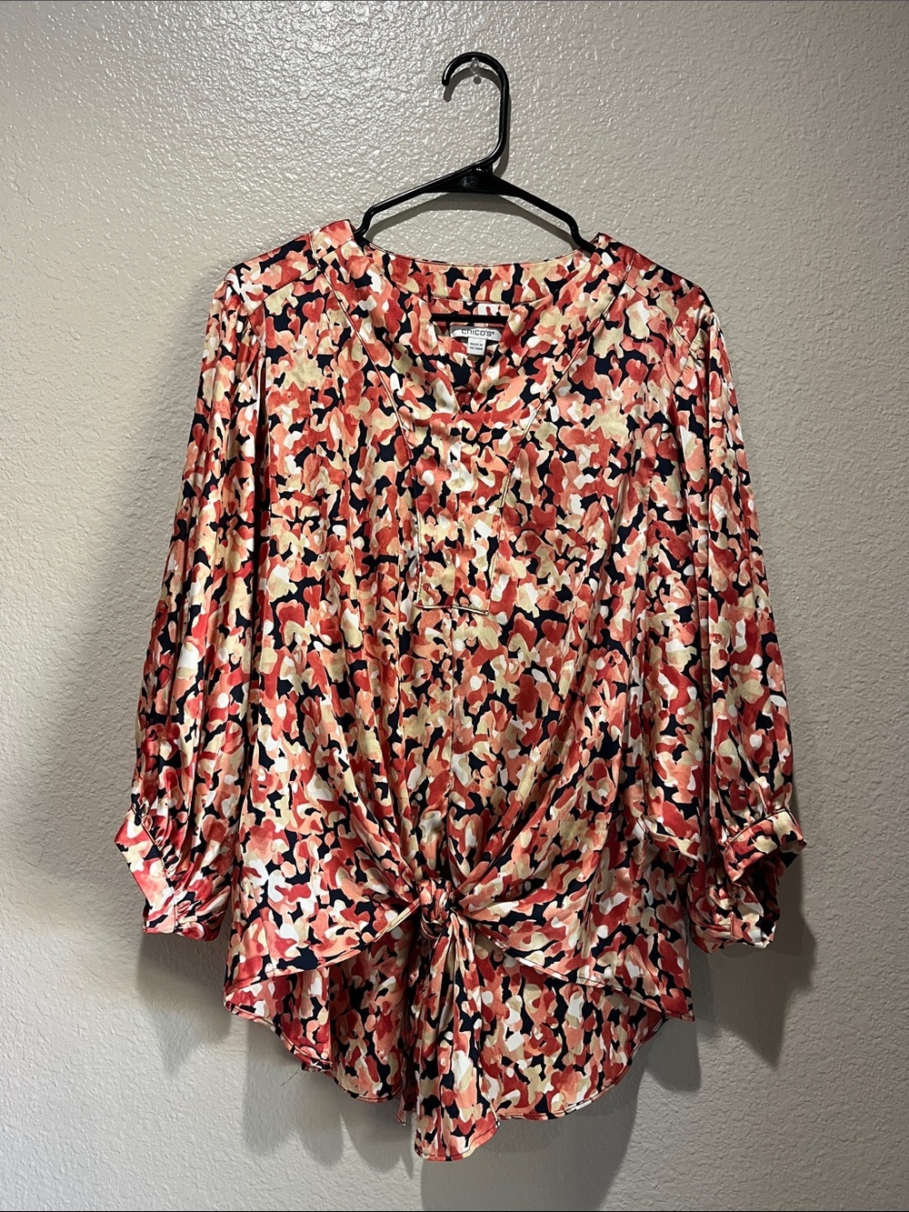 Chico's Coral Cream Black Abstract Knot-Front Blouse Sz 12 Lightweight TC0503